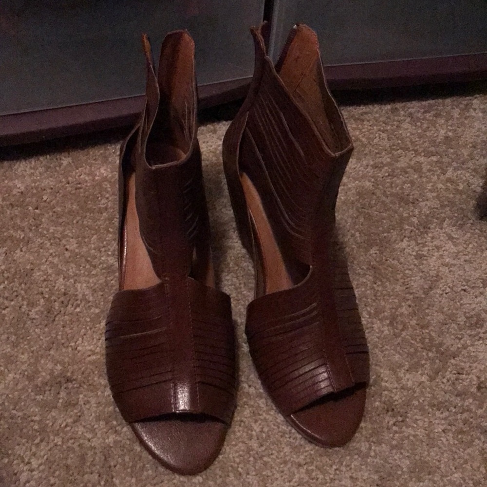 leather, wedge sandal